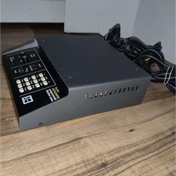 Kodak Ektagraphic programmable dissolve control for two Kodak slide projectors. - Picture 4 of 9